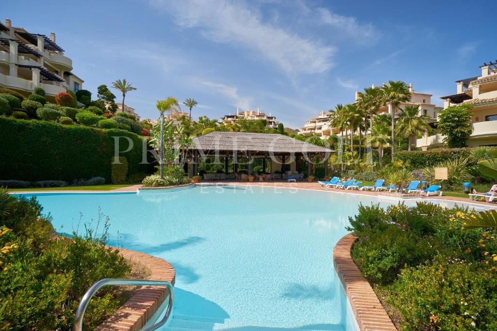 4 bed Penthouse For Sale in Benahavis, Malaga - thumb 2