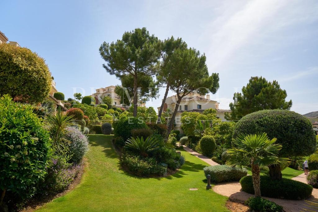 4 bed Penthouse For Sale in Benahavis, Malaga - thumb 3
