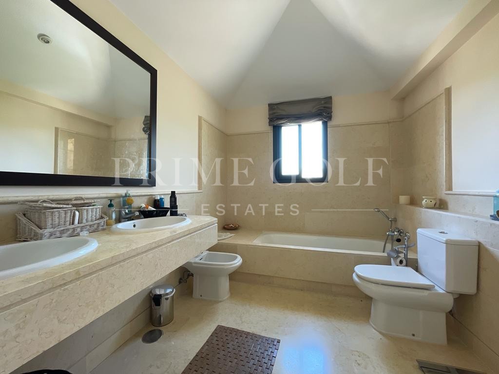 4 bed Penthouse For Sale in Benahavis, Malaga - thumb 13