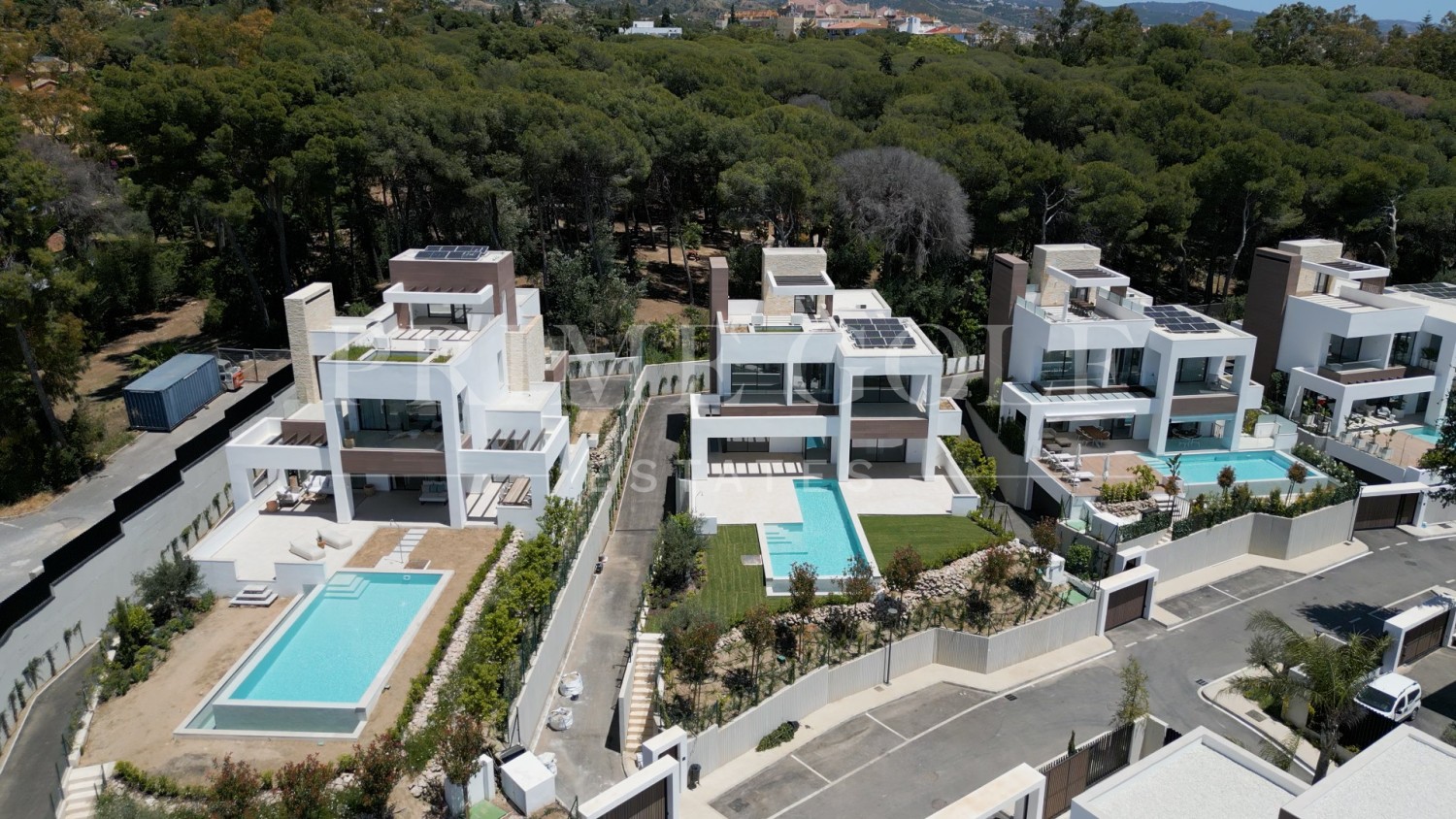 4 bed Villa For Sale in Marbella Golden Mile, Malaga - thumb 1