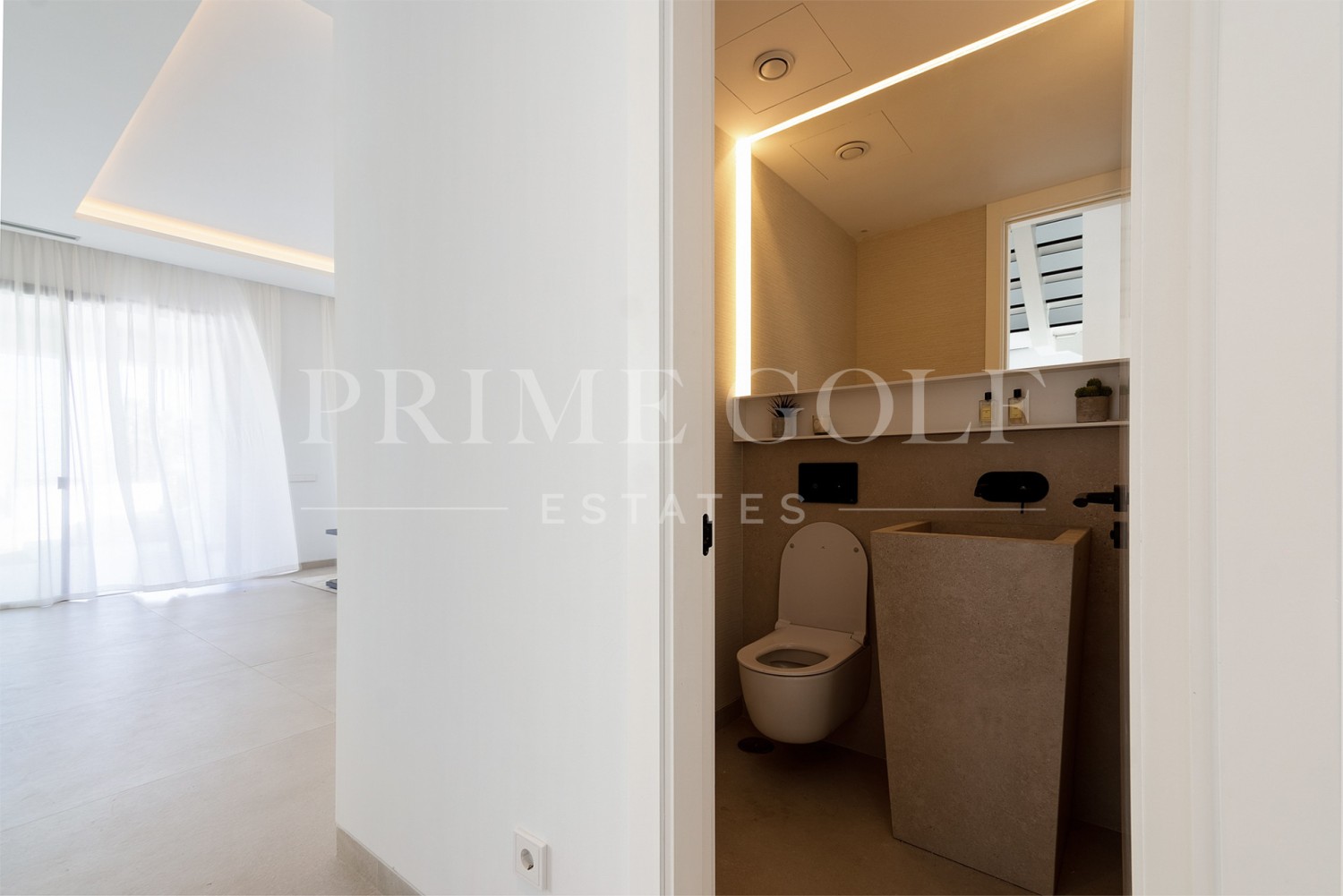 4 bed Villa For Sale in Marbella Golden Mile, Malaga - thumb 14