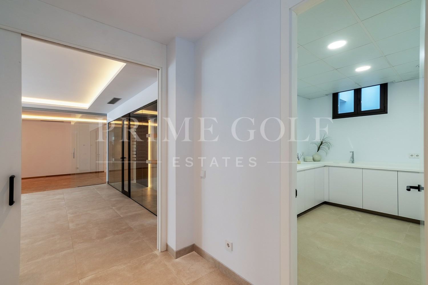 4 bed Villa For Sale in Marbella Golden Mile, Malaga - thumb 44