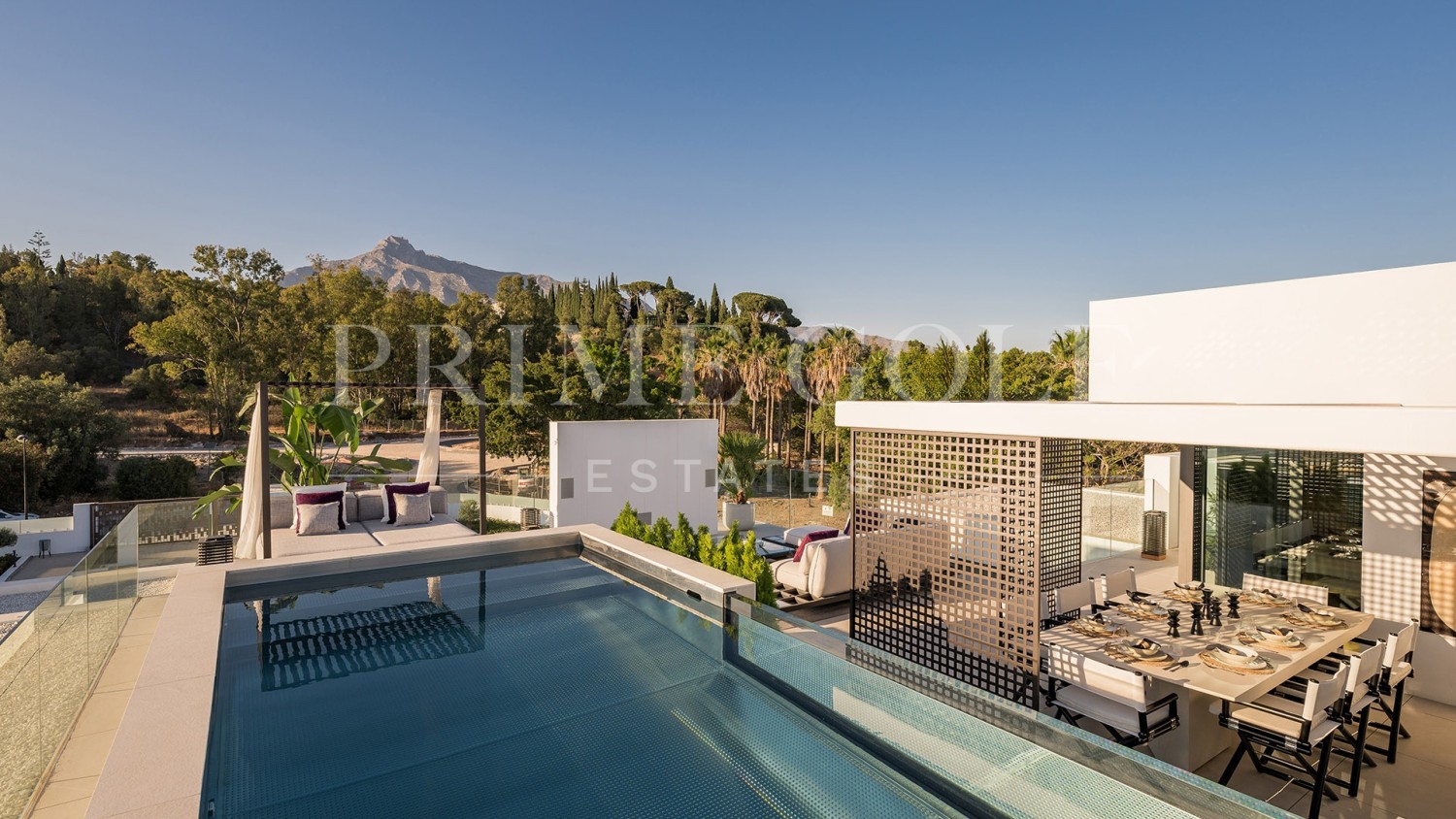 4 bed Villa For Sale in Marbella Golden Mile, Malaga - thumb 47