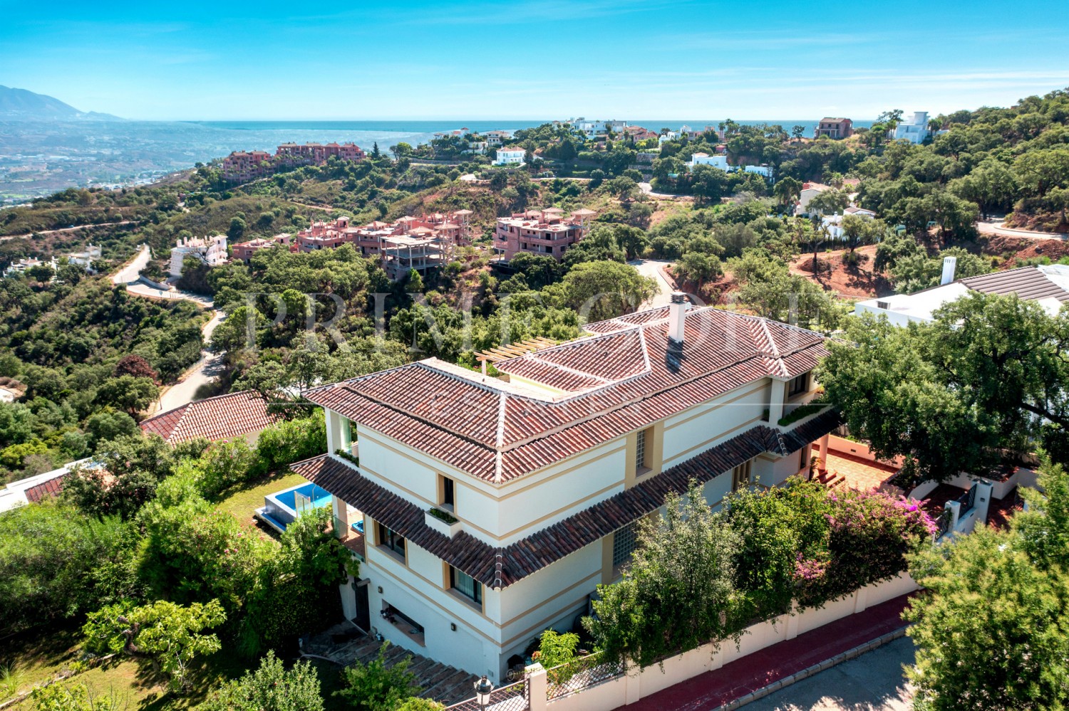 5 bed Villa For Sale in Marbella East, Malaga - thumb 1