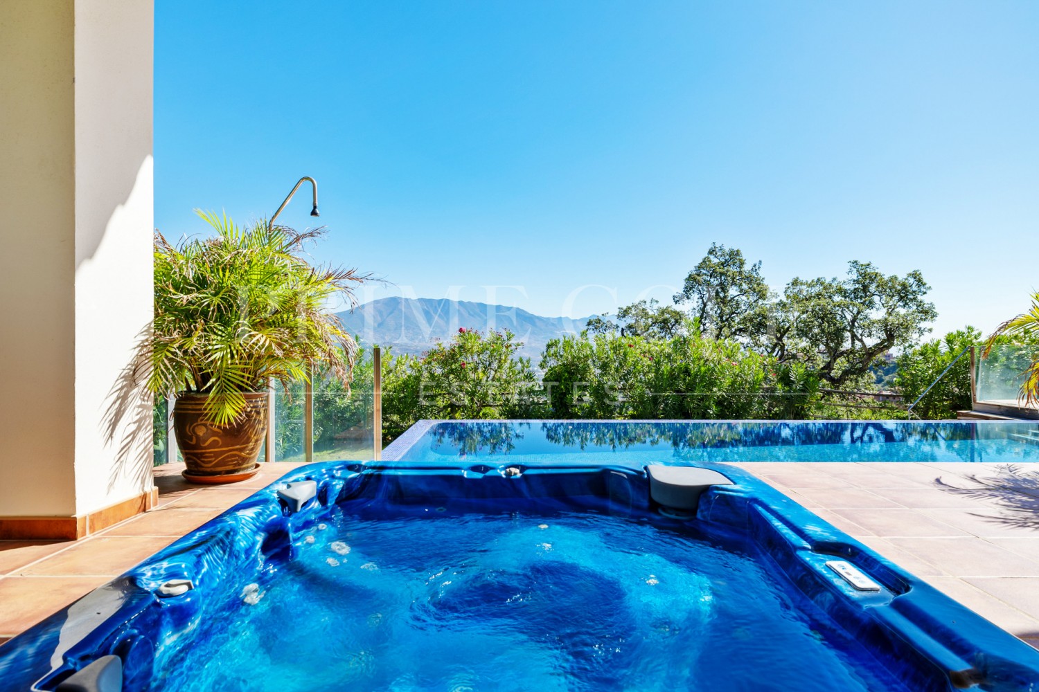 5 bed Villa For Sale in Marbella East, Malaga - thumb 7