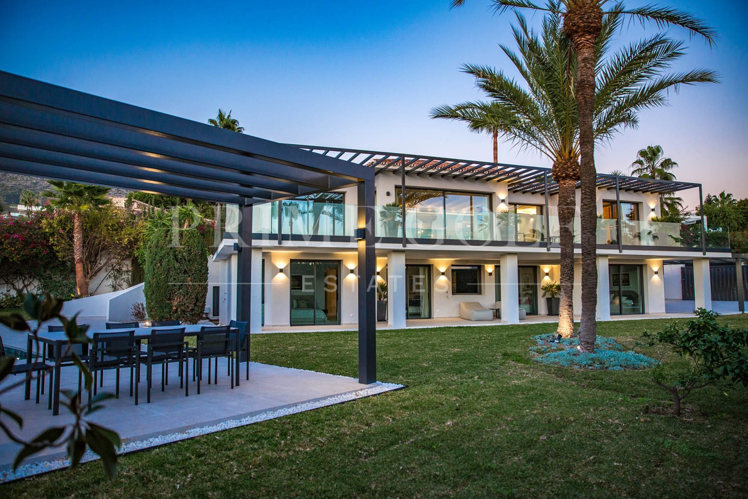 5 bed Villa For Sale in Marbella Golden Mile, Malaga - thumb 1