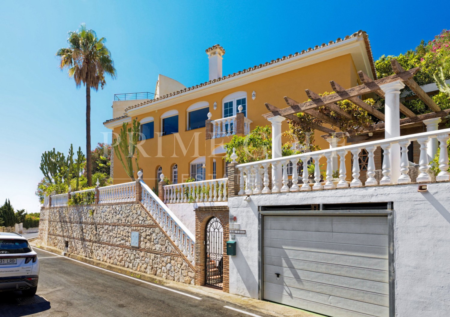 5 bed Villa For Sale in Benalmadena, Malaga - thumb 1