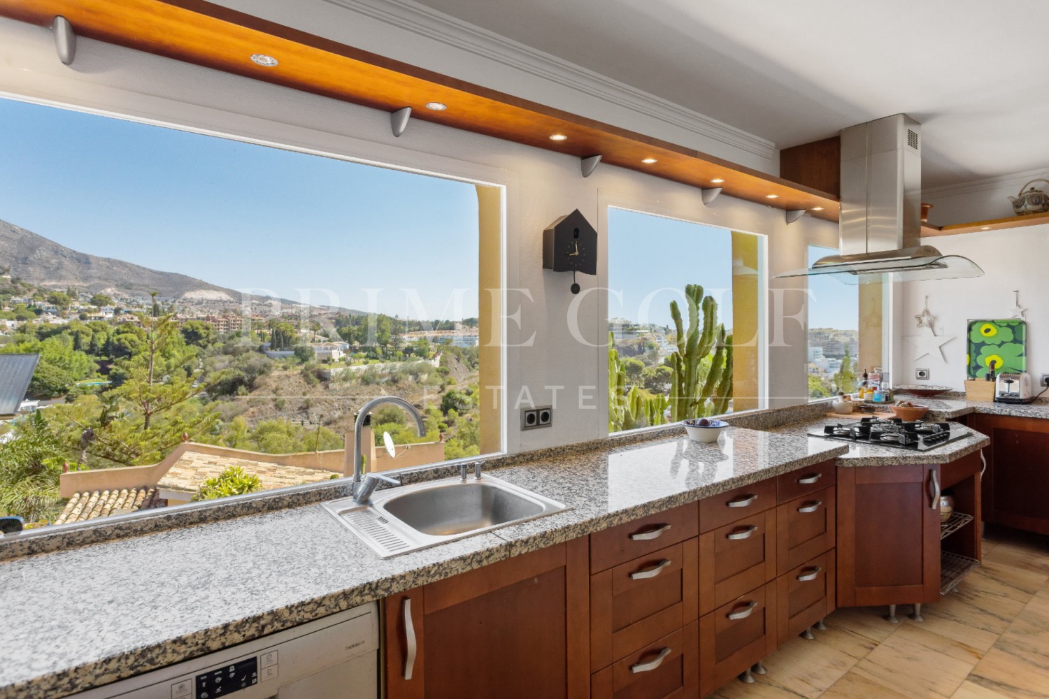 5 bed Villa For Sale in Benalmadena, Malaga - thumb 5