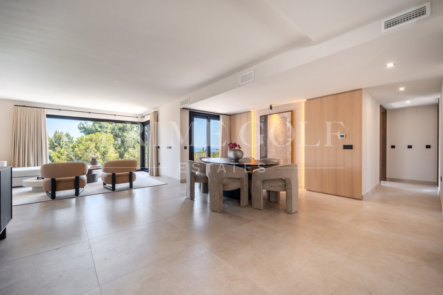 5 bed Villa For Sale in Mijas Costa, Malaga - thumb 1