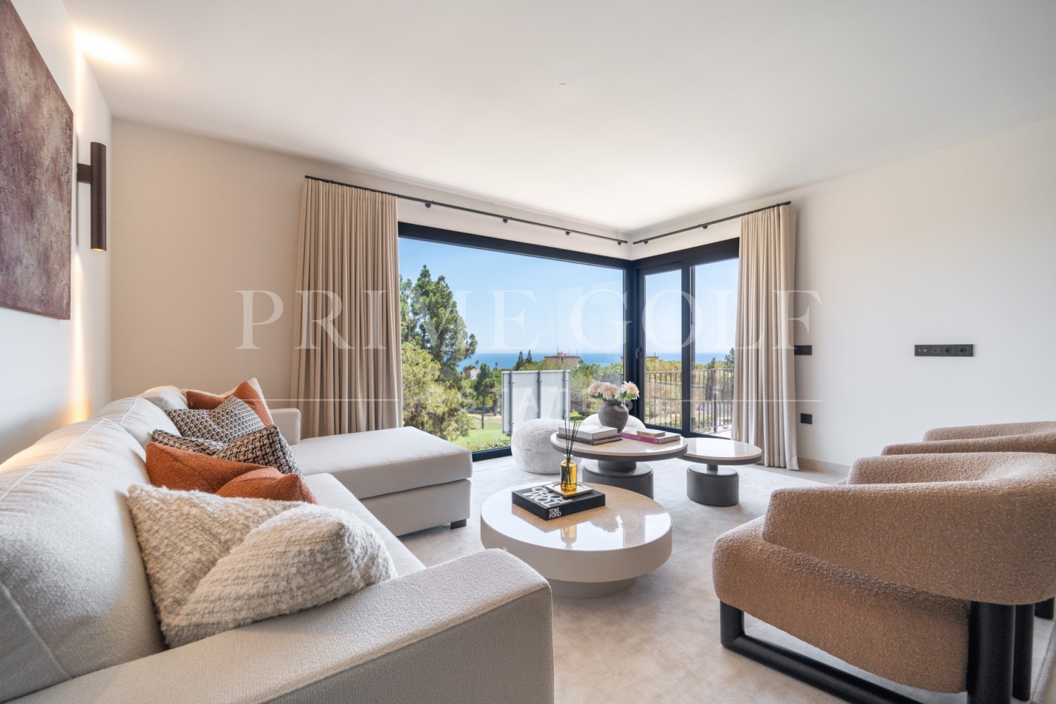 5 bed Villa For Sale in Mijas Costa, Malaga - thumb 2