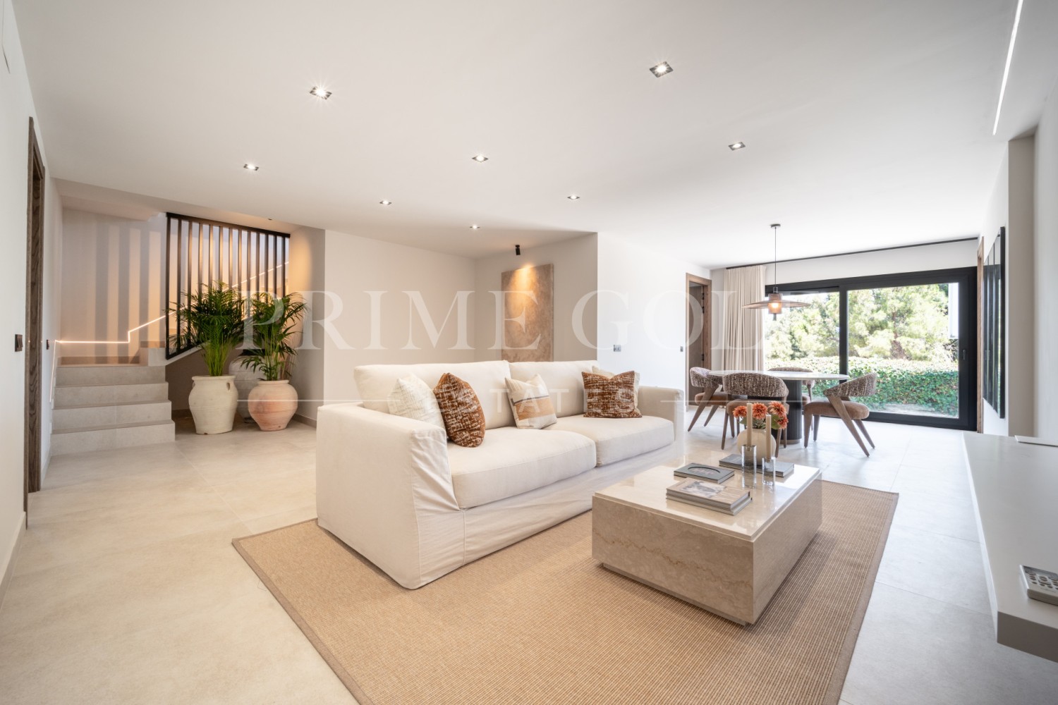 5 bed Villa For Sale in Mijas Costa, Malaga - thumb 3