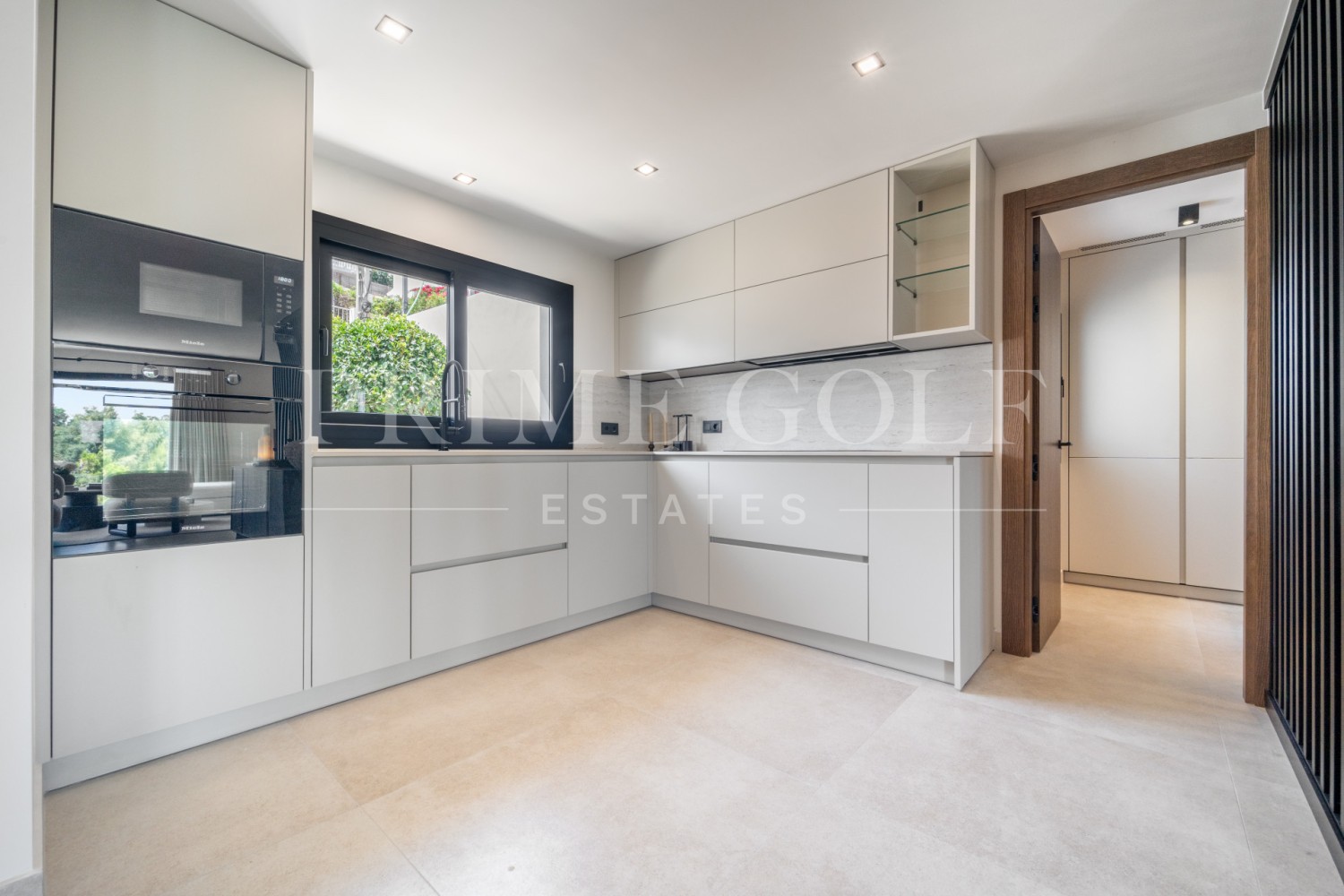 5 bed Villa For Sale in Mijas Costa, Malaga - thumb 7
