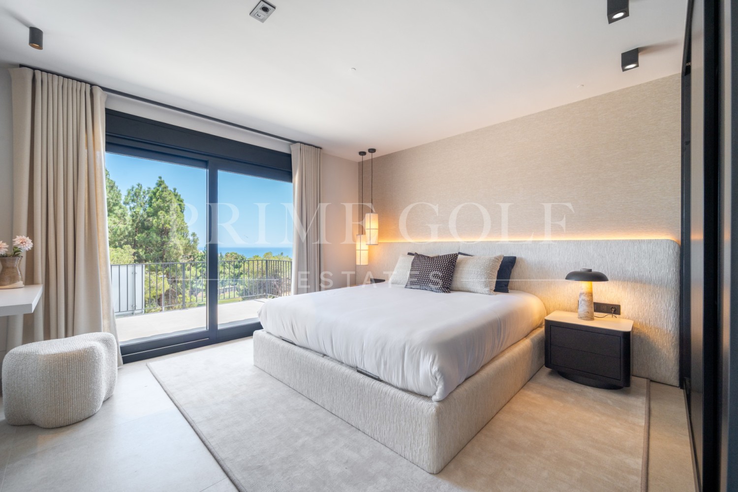 5 bed Villa For Sale in Mijas Costa, Malaga - thumb 11