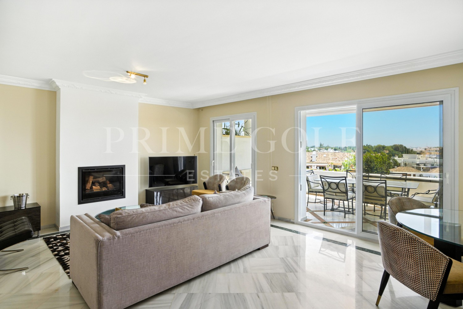 3 bed Penthouse For Sale in Marbella Golden Mile, Malaga - thumb 5