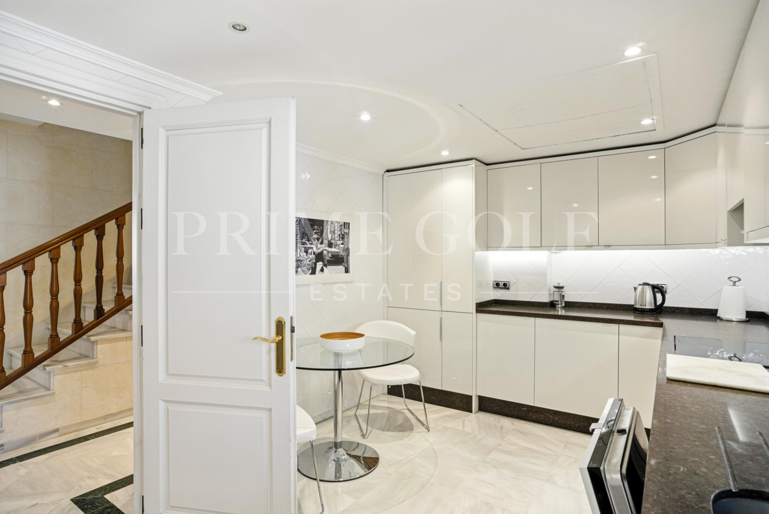 3 bed Penthouse For Sale in Marbella Golden Mile, Malaga - thumb 6