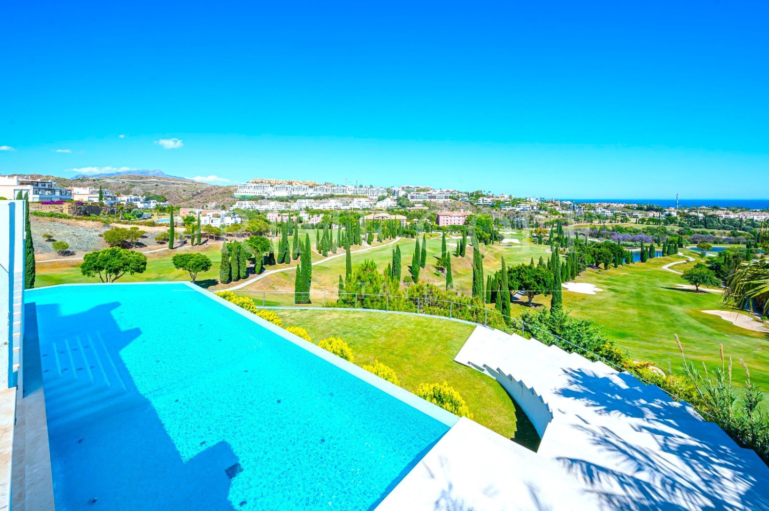 6 bed Villa For Sale in Benahavis, Malaga - thumb 5