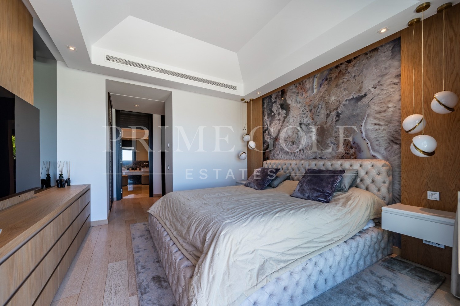6 bed Villa For Sale in Benahavis, Malaga - thumb 38