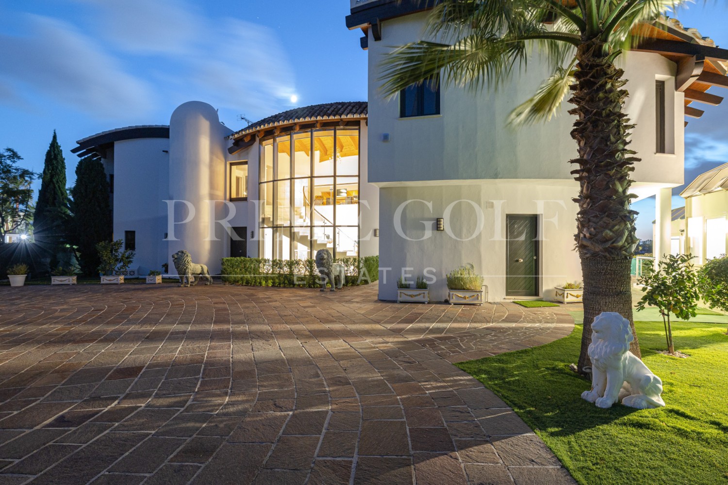 8 bed Villa For Sale in Benahavis, Malaga - thumb 12