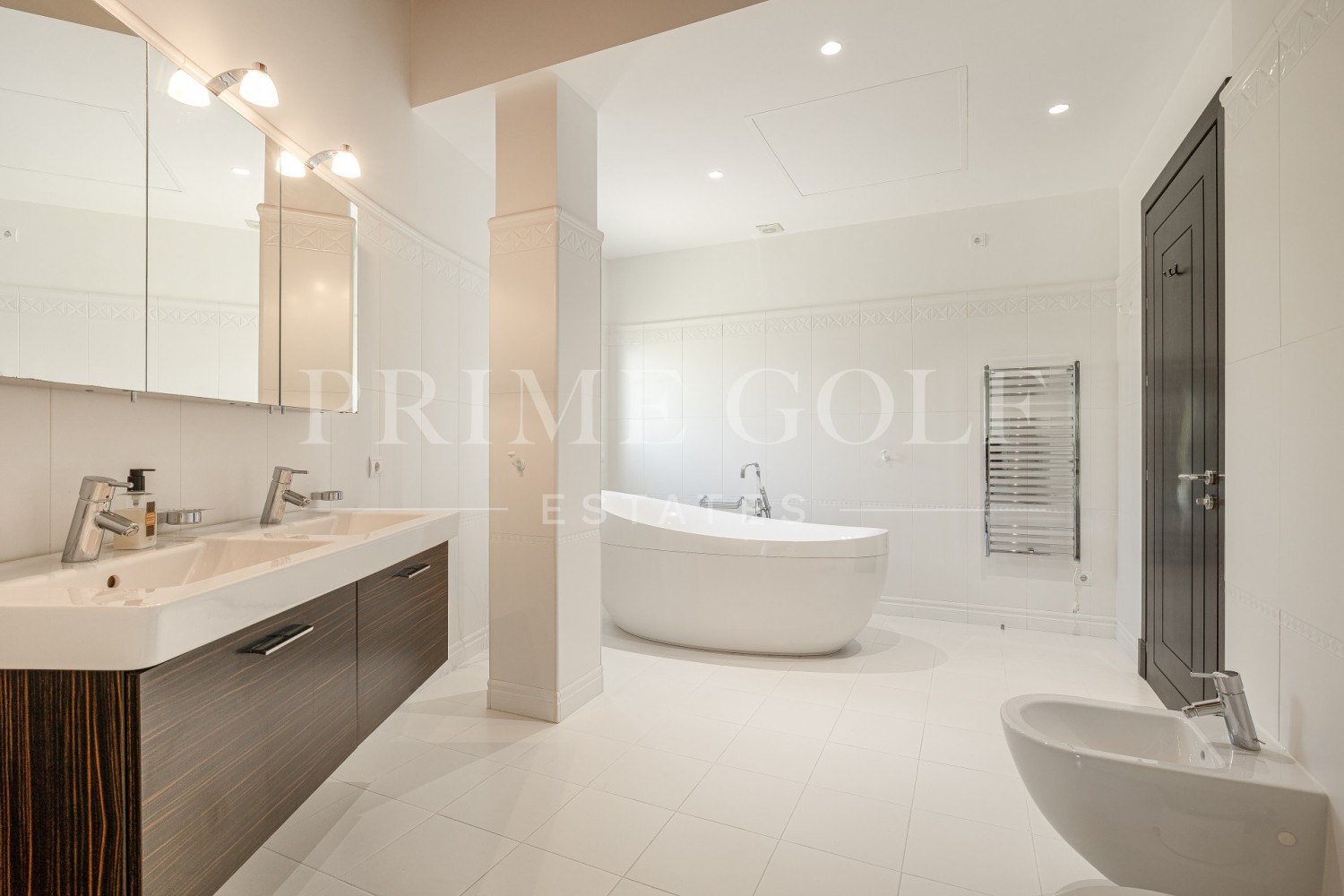 8 bed Villa For Sale in Benahavis, Malaga - thumb 13