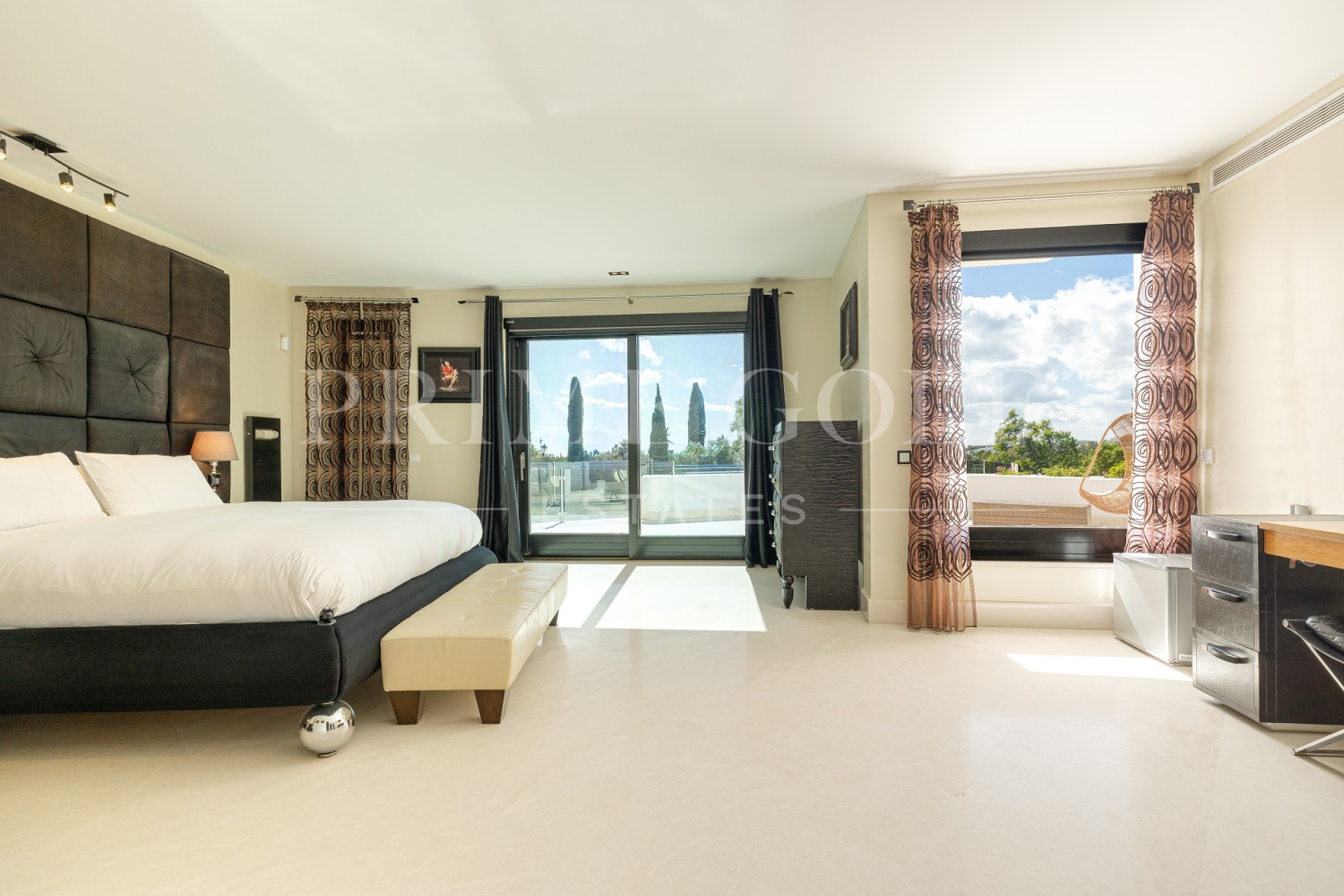 8 bed Villa For Sale in Benahavis, Malaga - thumb 22
