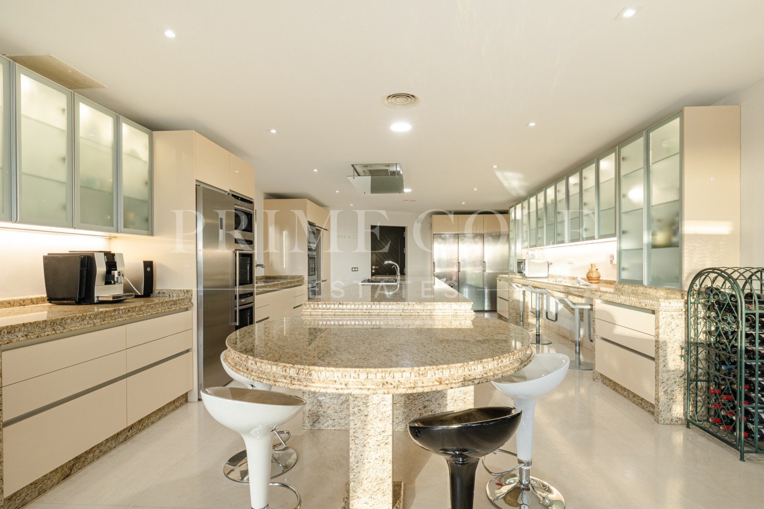 8 bed Villa For Sale in Benahavis, Malaga - thumb 24