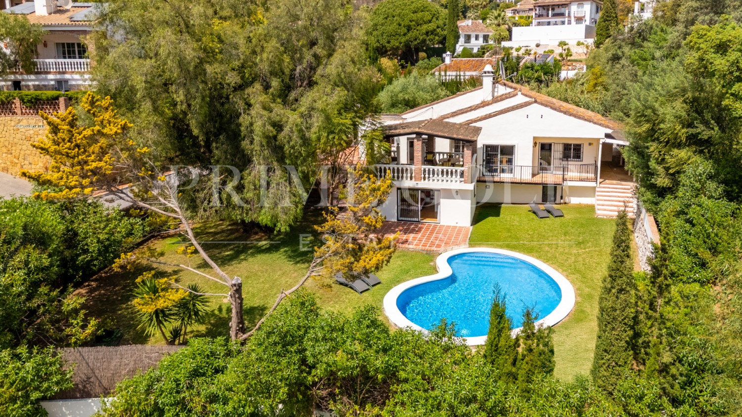 4 bed Villa For Sale in Marbella East, Malaga - thumb 2