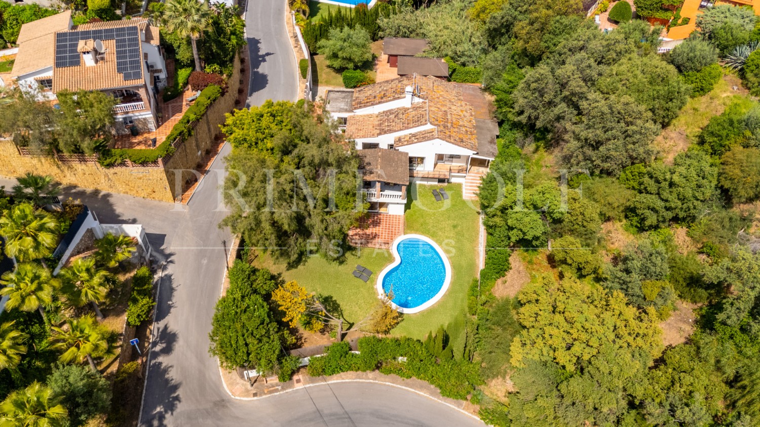 4 bed Villa For Sale in Marbella East, Malaga - thumb 9