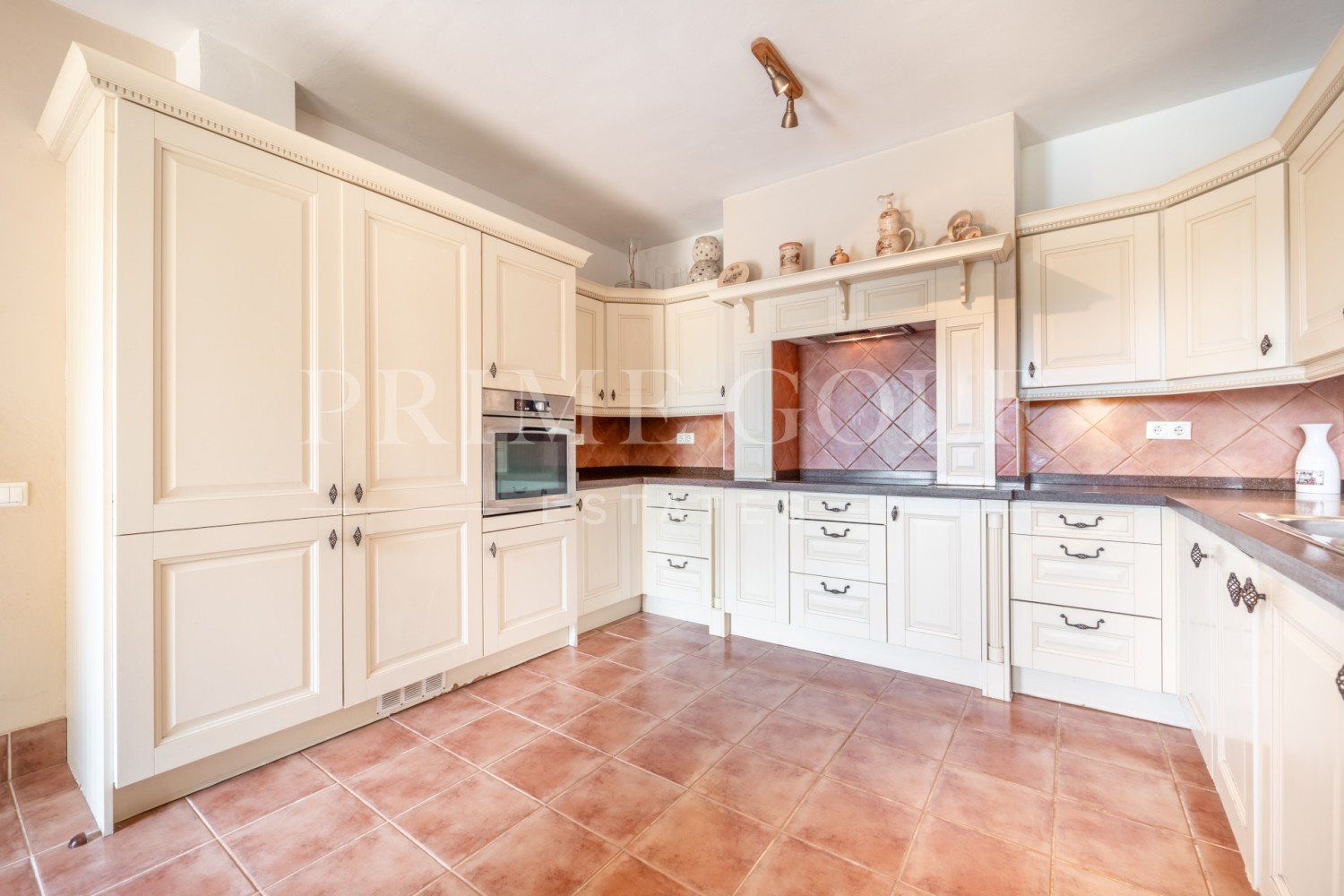 4 bed Villa For Sale in Marbella East, Malaga - thumb 32