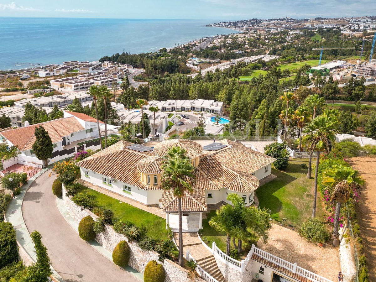 5 bed Villa For Sale in Mijas Costa, Malaga - thumb 2