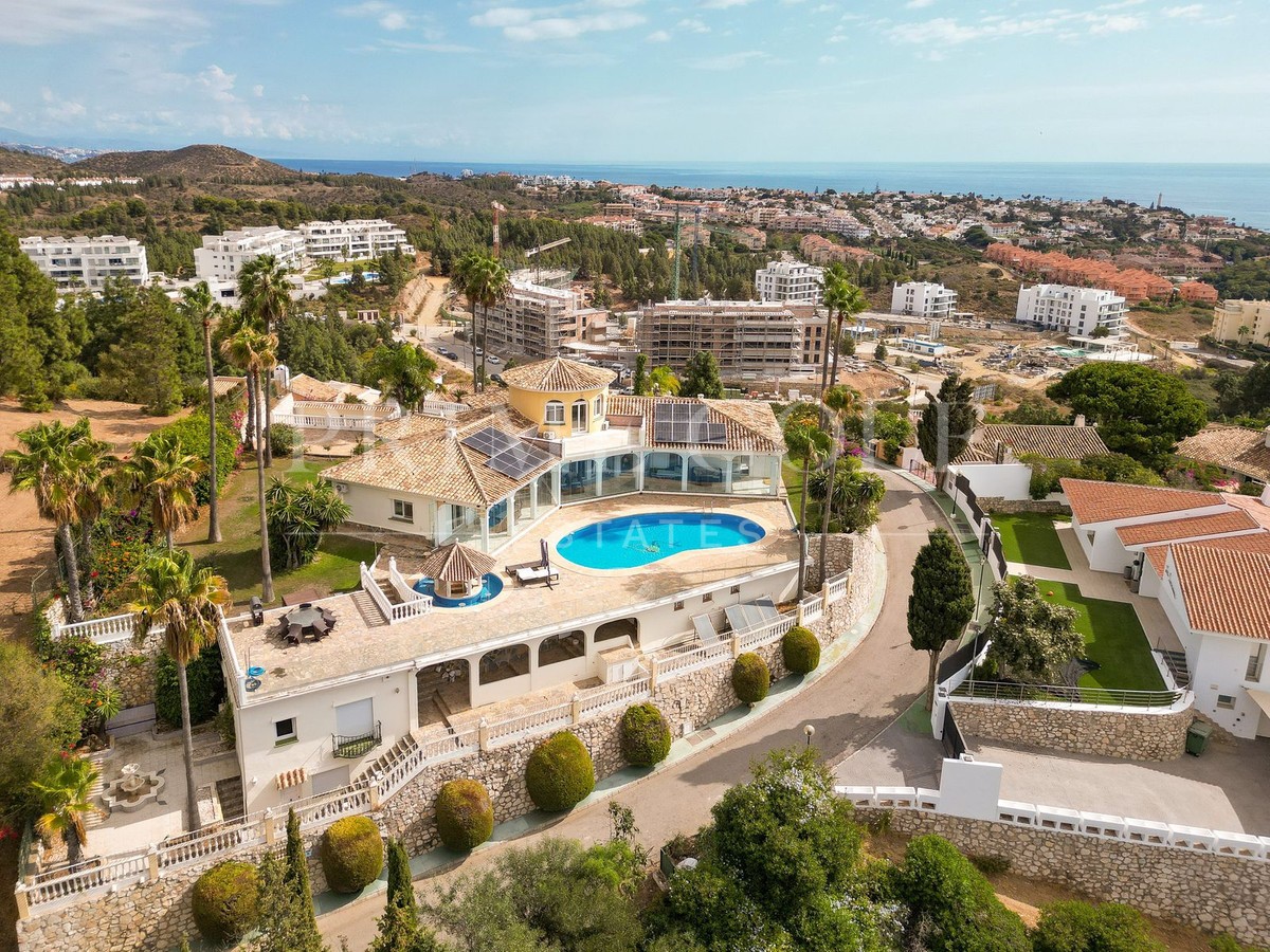 5 bed Villa For Sale in Mijas Costa, Malaga - thumb 4