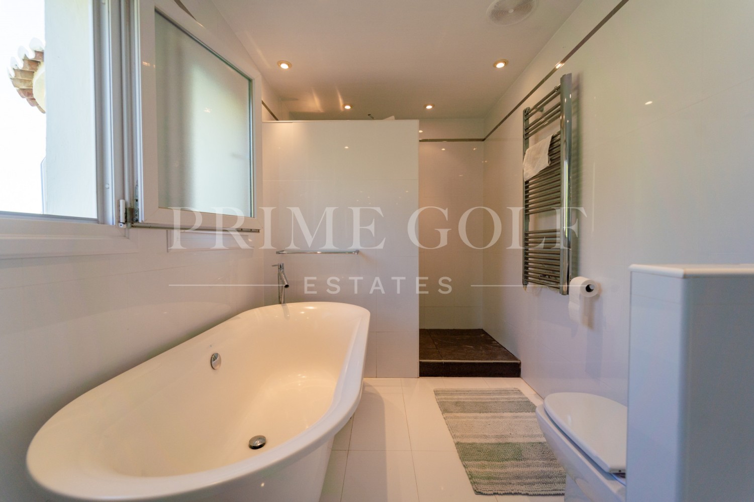 5 bed Villa For Sale in Mijas Costa, Malaga - thumb 37