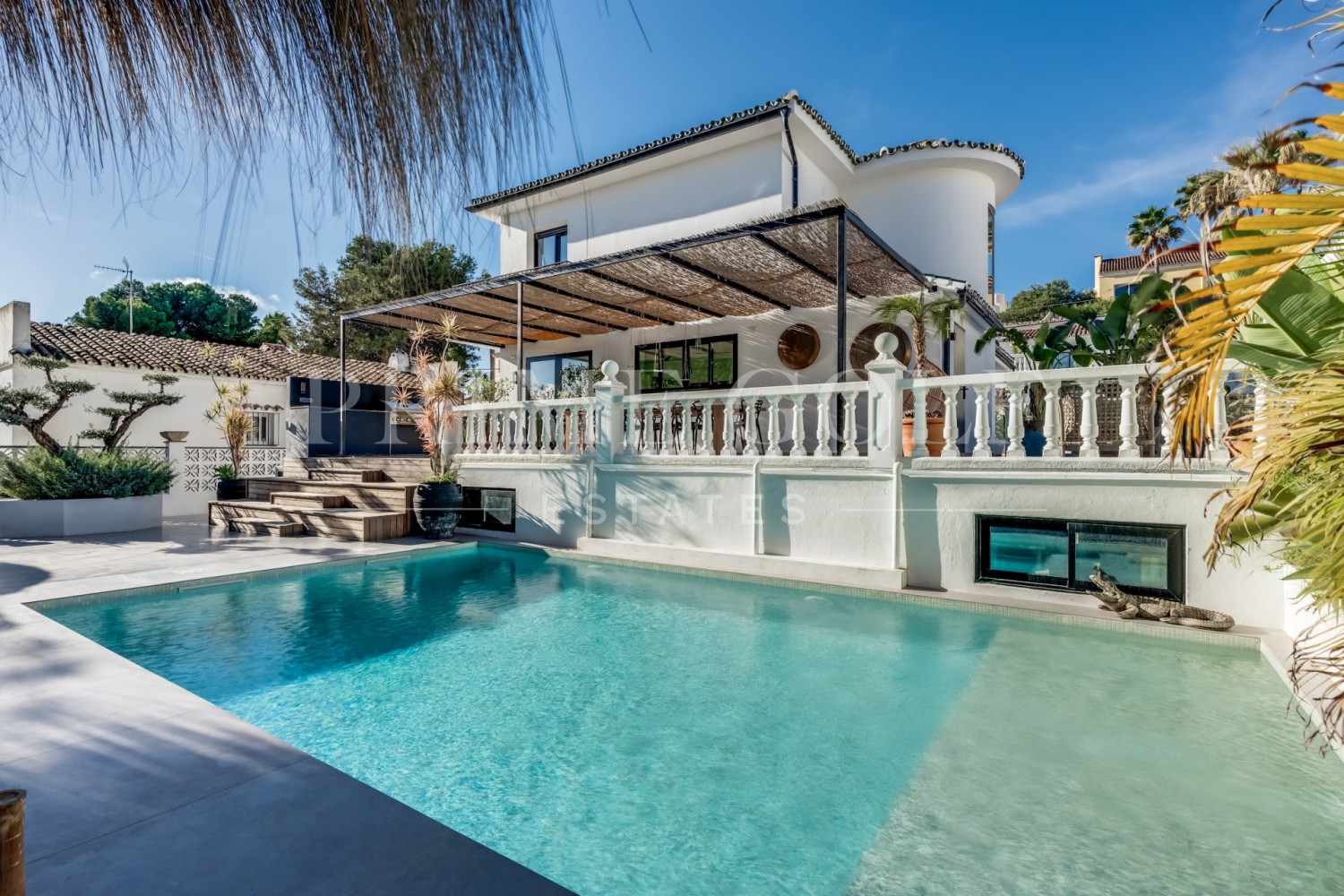 5 bed Villa For Sale in Nueva Andalucia, Malaga - thumb 1