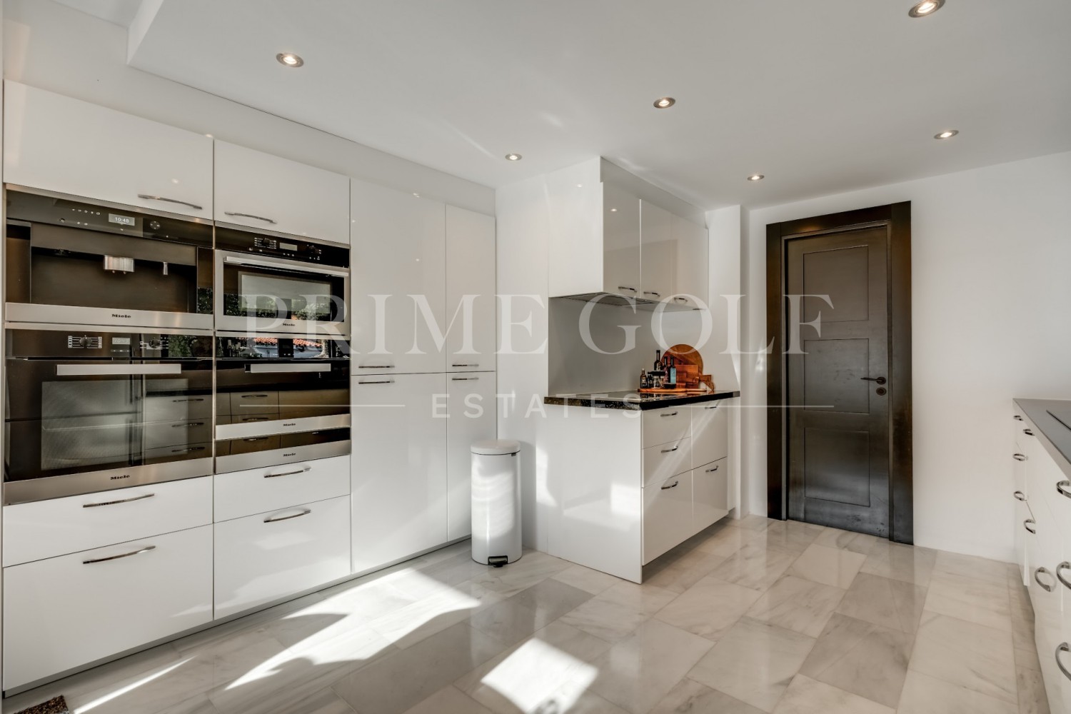 5 bed Villa For Sale in Nueva Andalucia, Malaga - thumb 16
