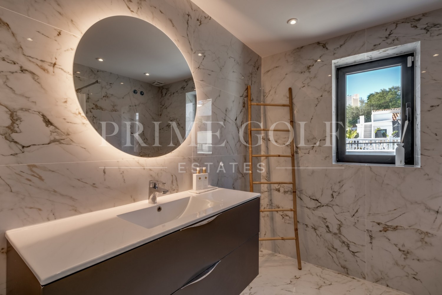 5 bed Villa For Sale in Nueva Andalucia, Malaga - thumb 28
