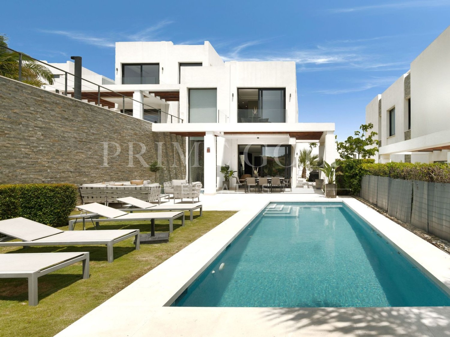 5 bed Villa For Sale in Marbella East, Malaga - thumb 1