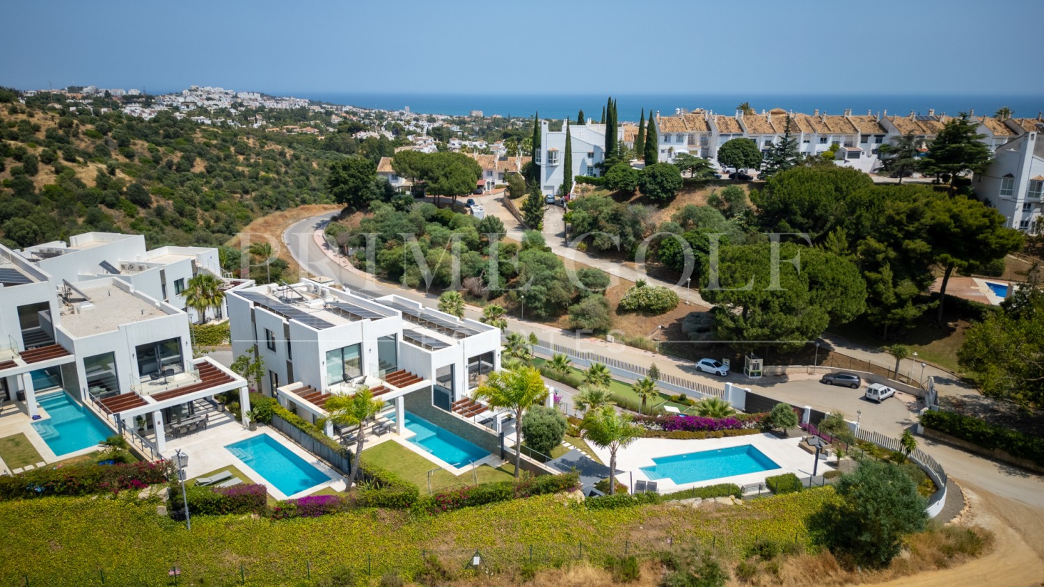 5 bed Villa For Sale in Marbella East, Malaga - thumb 2