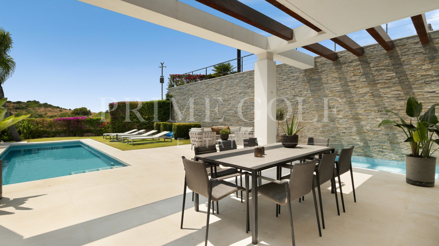 5 bed Villa For Sale in Marbella East, Malaga - thumb 3