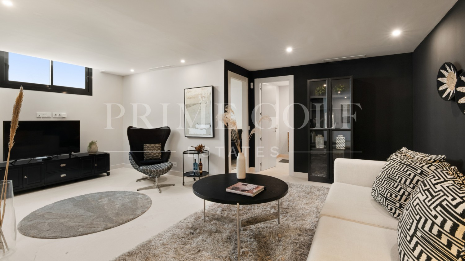 5 bed Villa For Sale in Marbella East, Malaga - thumb 6