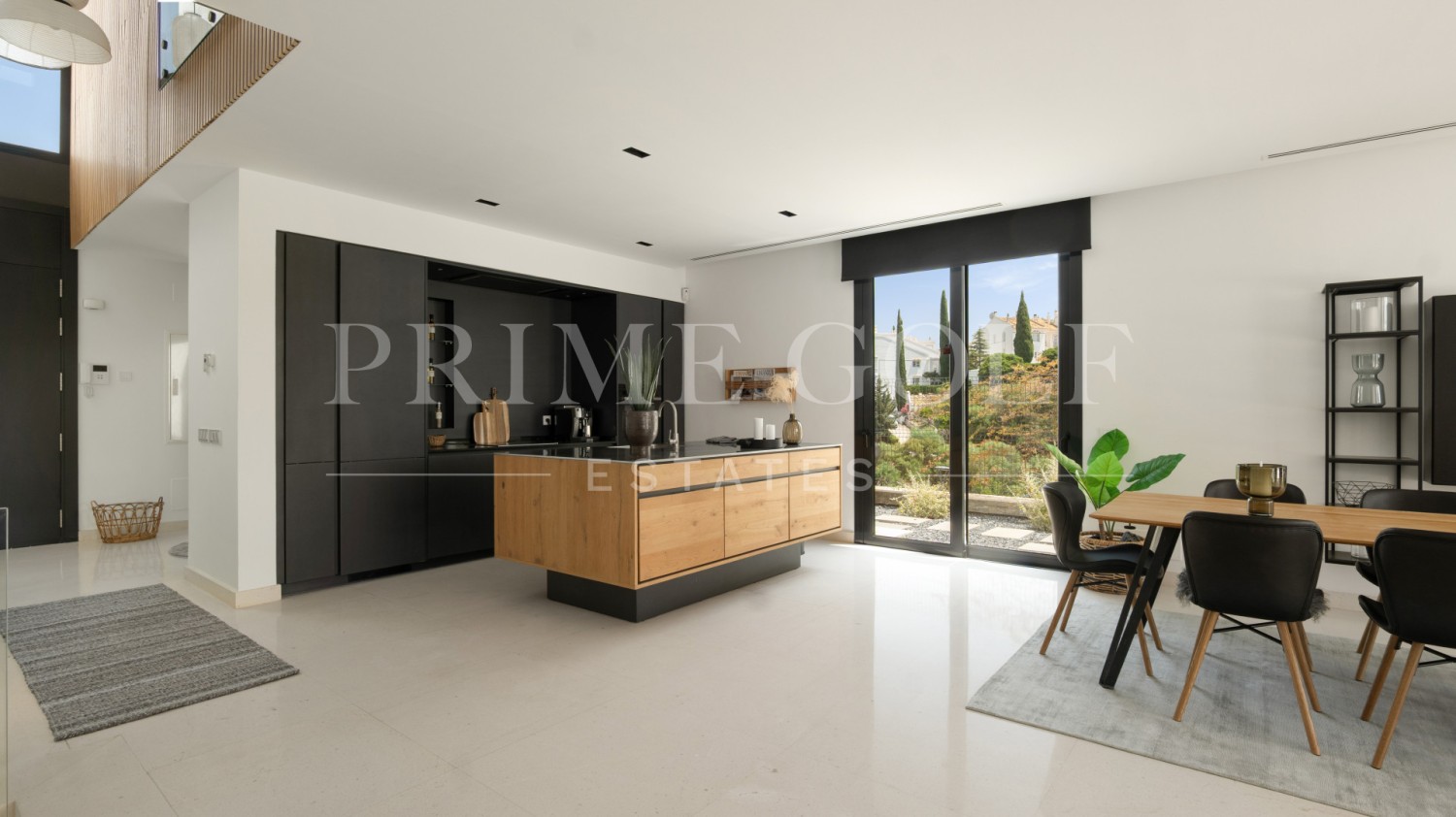 5 bed Villa For Sale in Marbella East, Malaga - thumb 7