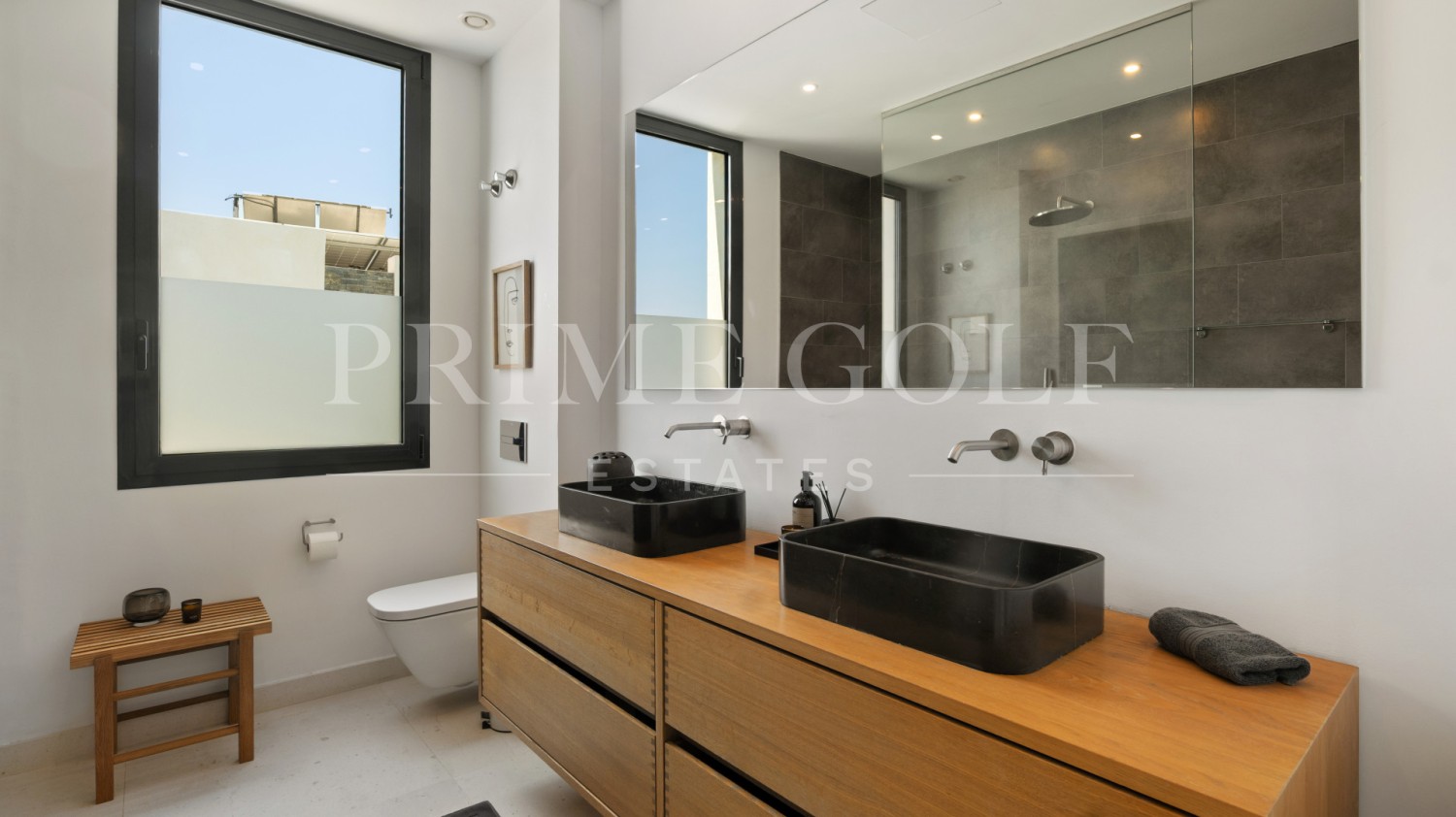 5 bed Villa For Sale in Marbella East, Malaga - thumb 11