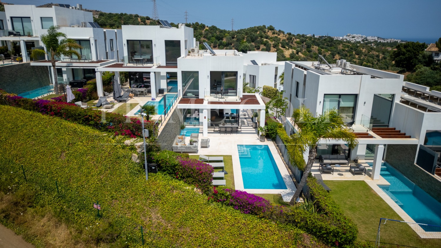5 bed Villa For Sale in Marbella East, Malaga - thumb 16