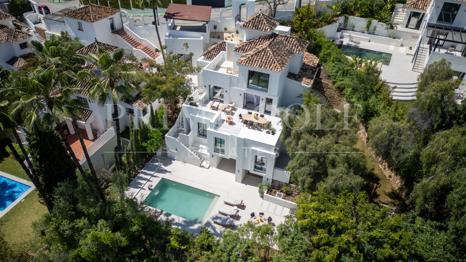 5 bed Villa For Sale in Nueva Andalucia, Malaga - thumb 1