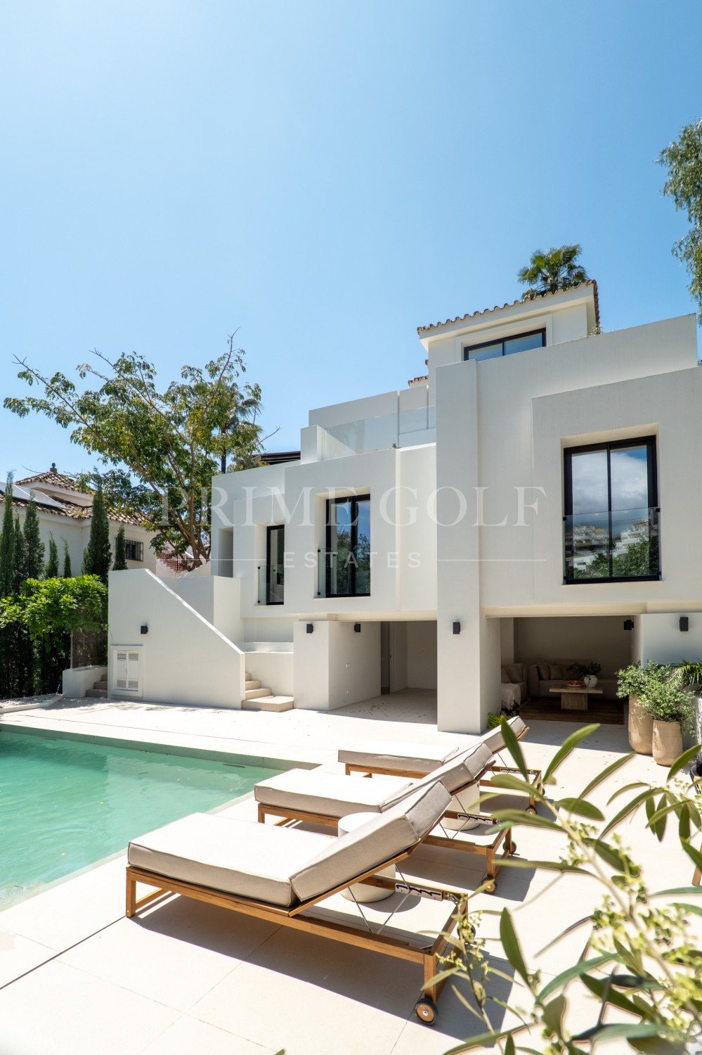5 bed Villa For Sale in Nueva Andalucia, Malaga - thumb 2