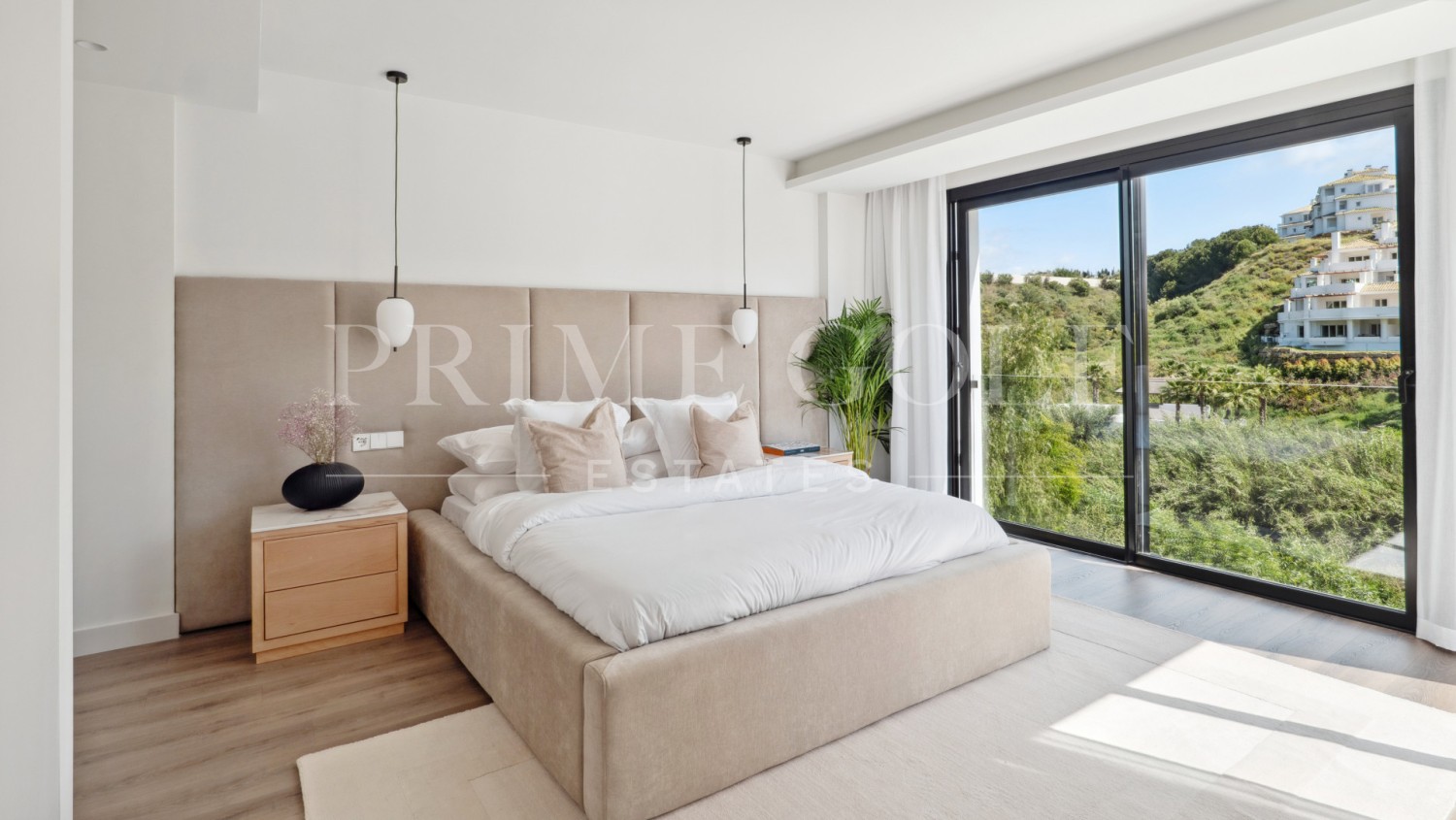 5 bed Villa For Sale in Nueva Andalucia, Malaga - thumb 5