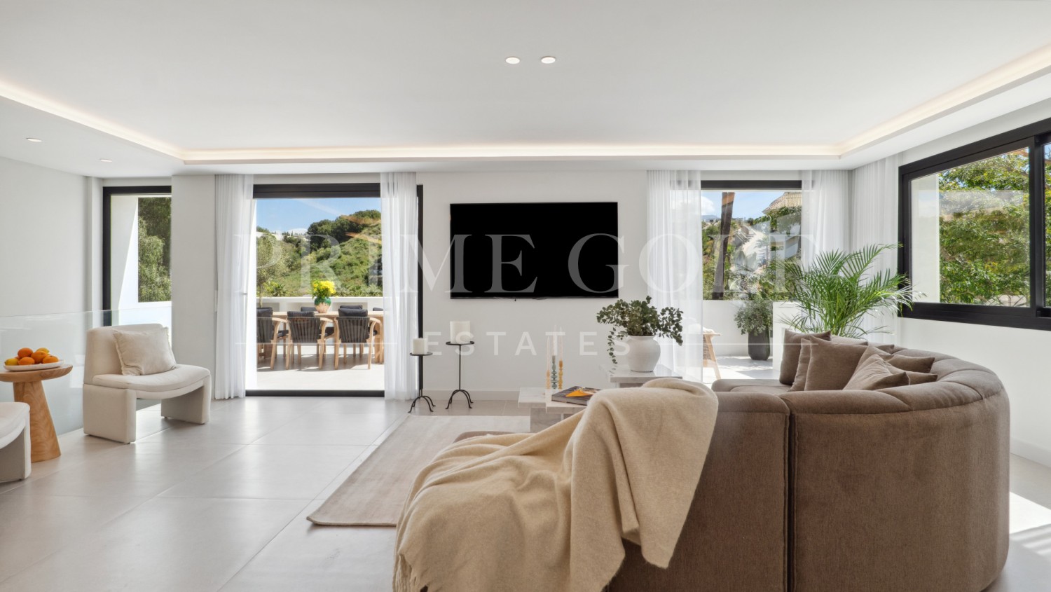 5 bed Villa For Sale in Nueva Andalucia, Malaga - thumb 6