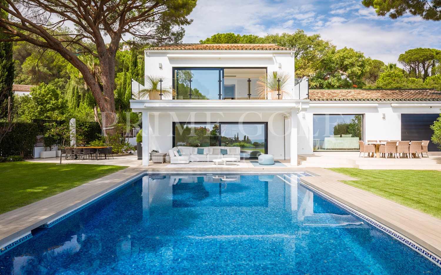 8 bed Villa For Sale in Benahavis, Malaga - thumb 1