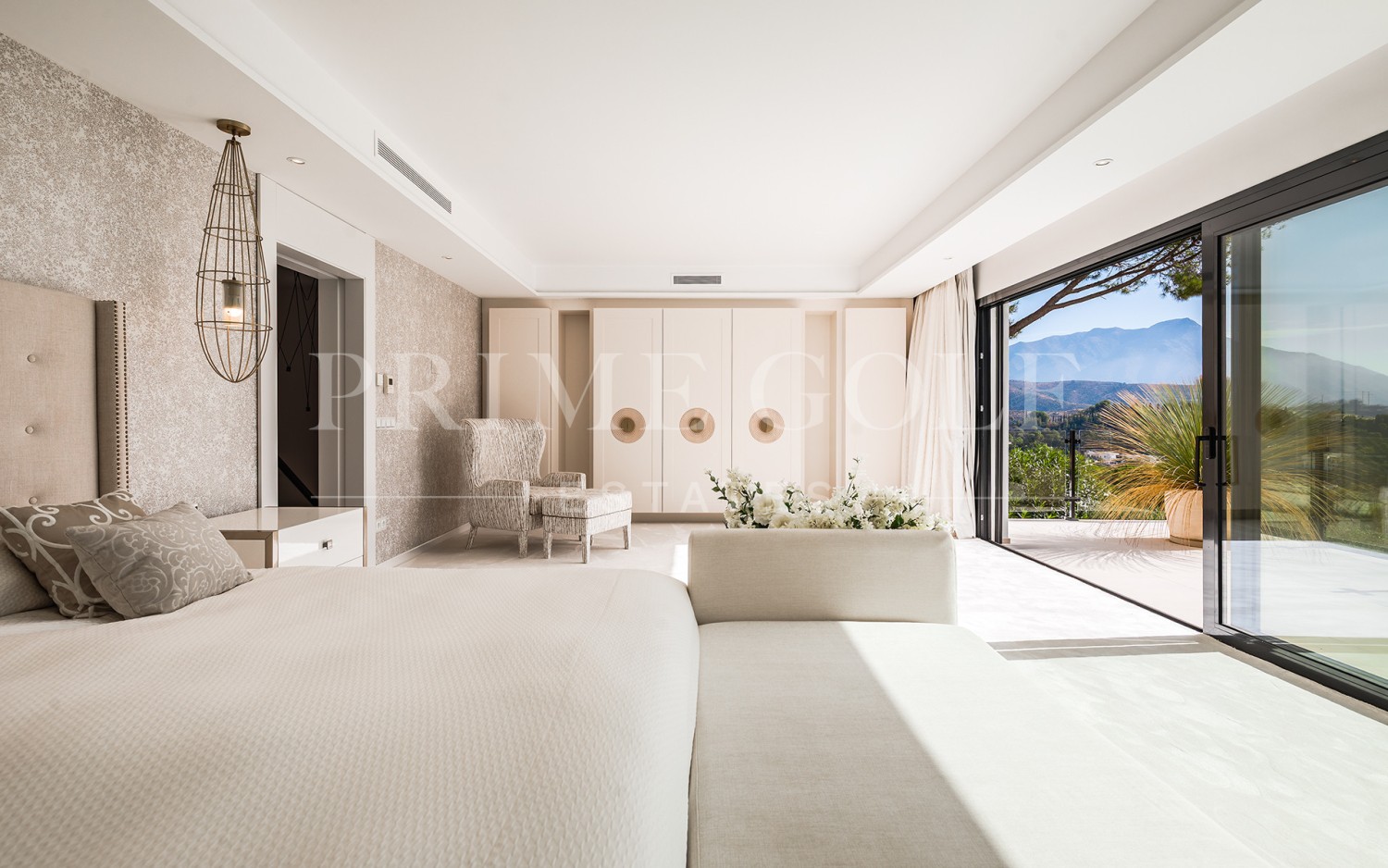 8 bed Villa For Sale in Benahavis, Malaga - thumb 2