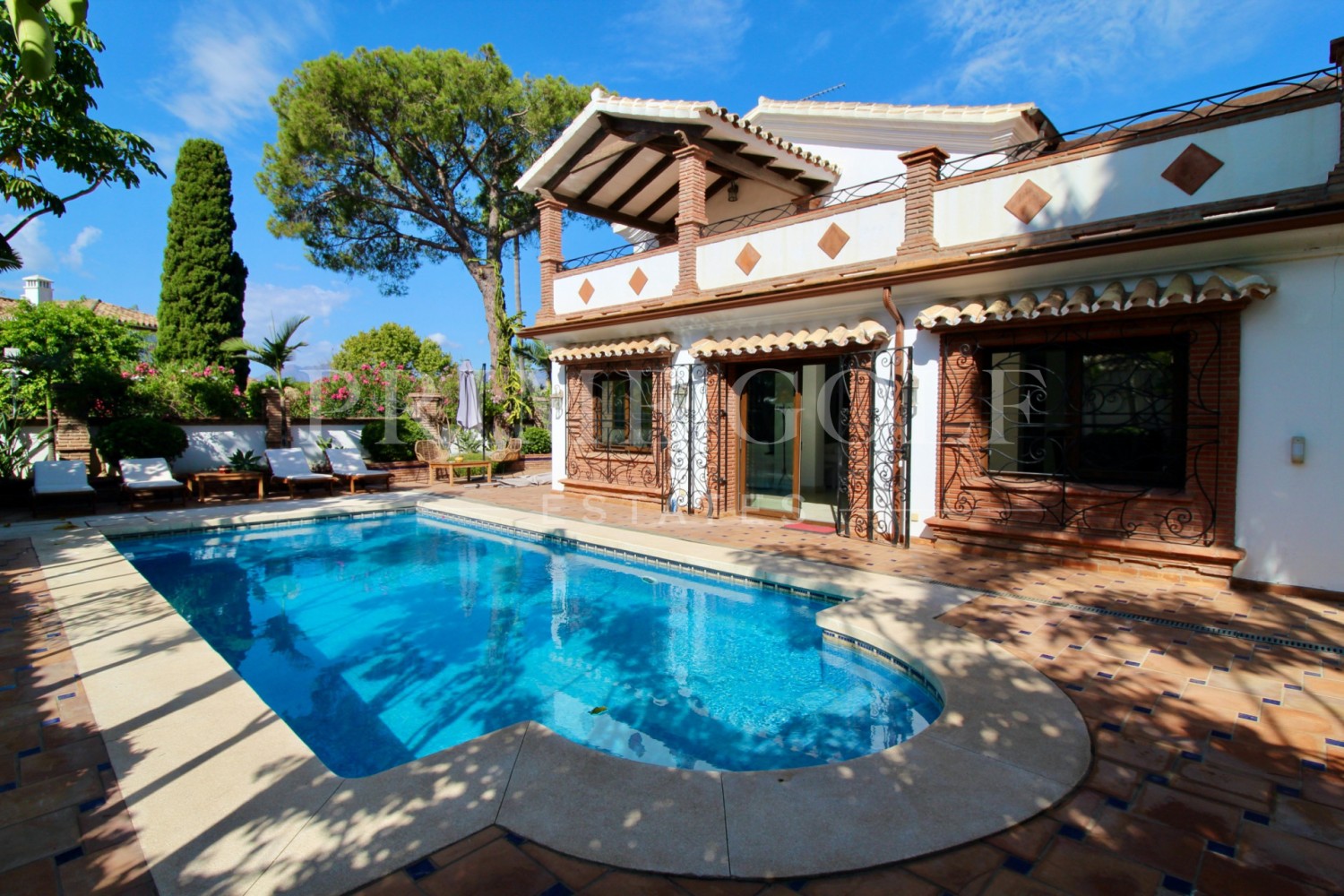 4 bed Villa For Sale in Estepona, Malaga - thumb 1