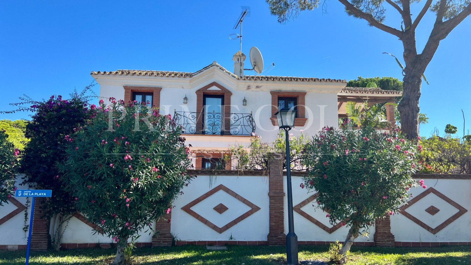 4 bed Villa For Sale in Estepona, Malaga - thumb 2