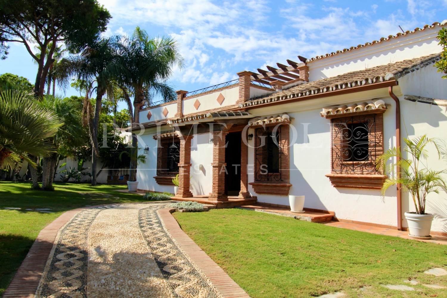 4 bed Villa For Sale in Estepona, Malaga - thumb 4